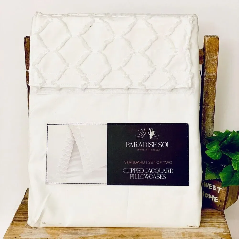 NWT PARADISE SOL Set of 2 White 20”x30” Standard clipped jacquard pillow cases